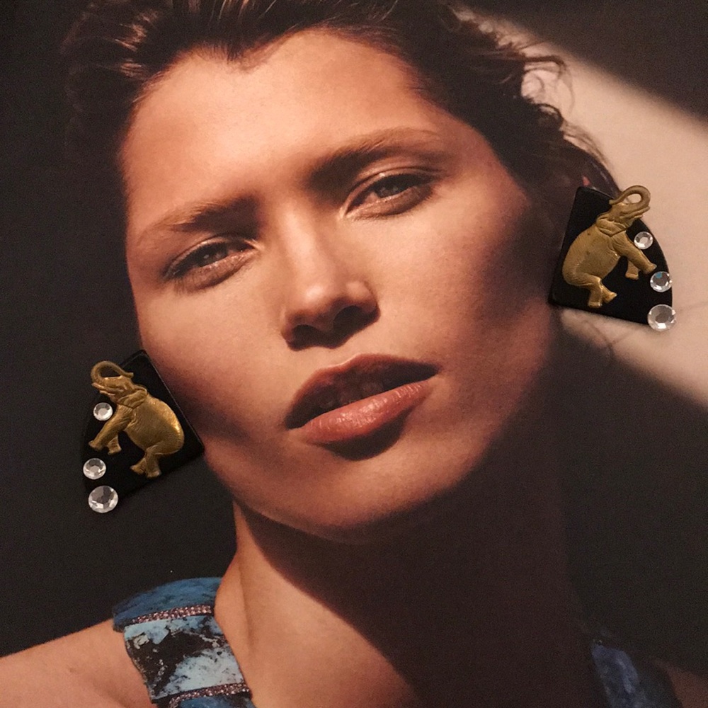 Vintage Elephant Triangle Clip On earrings